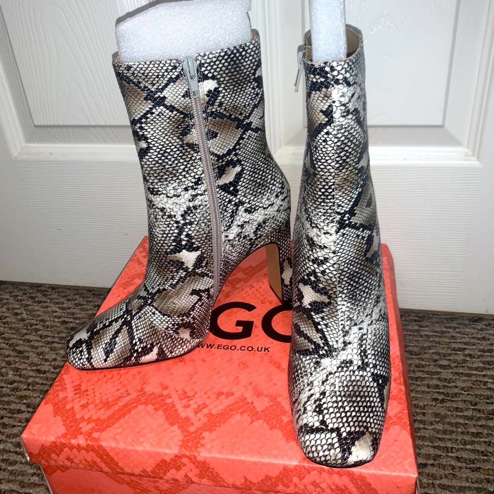 NEVER BEEN WORN Nude Snake Skin Heeled Booties - Picture 1 of 7